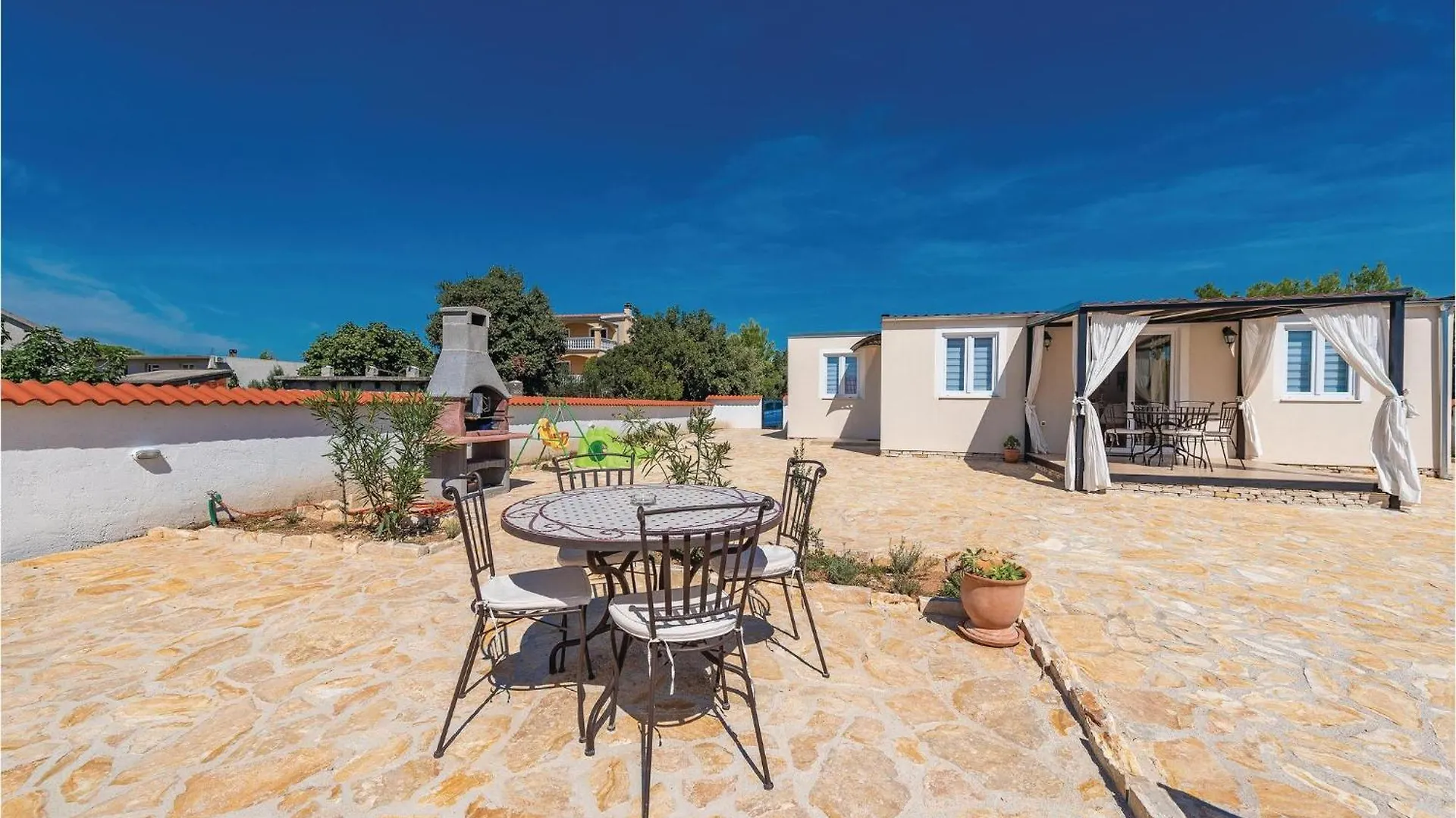 Gorgeous Home In Pakostane With Kitchen Croatia