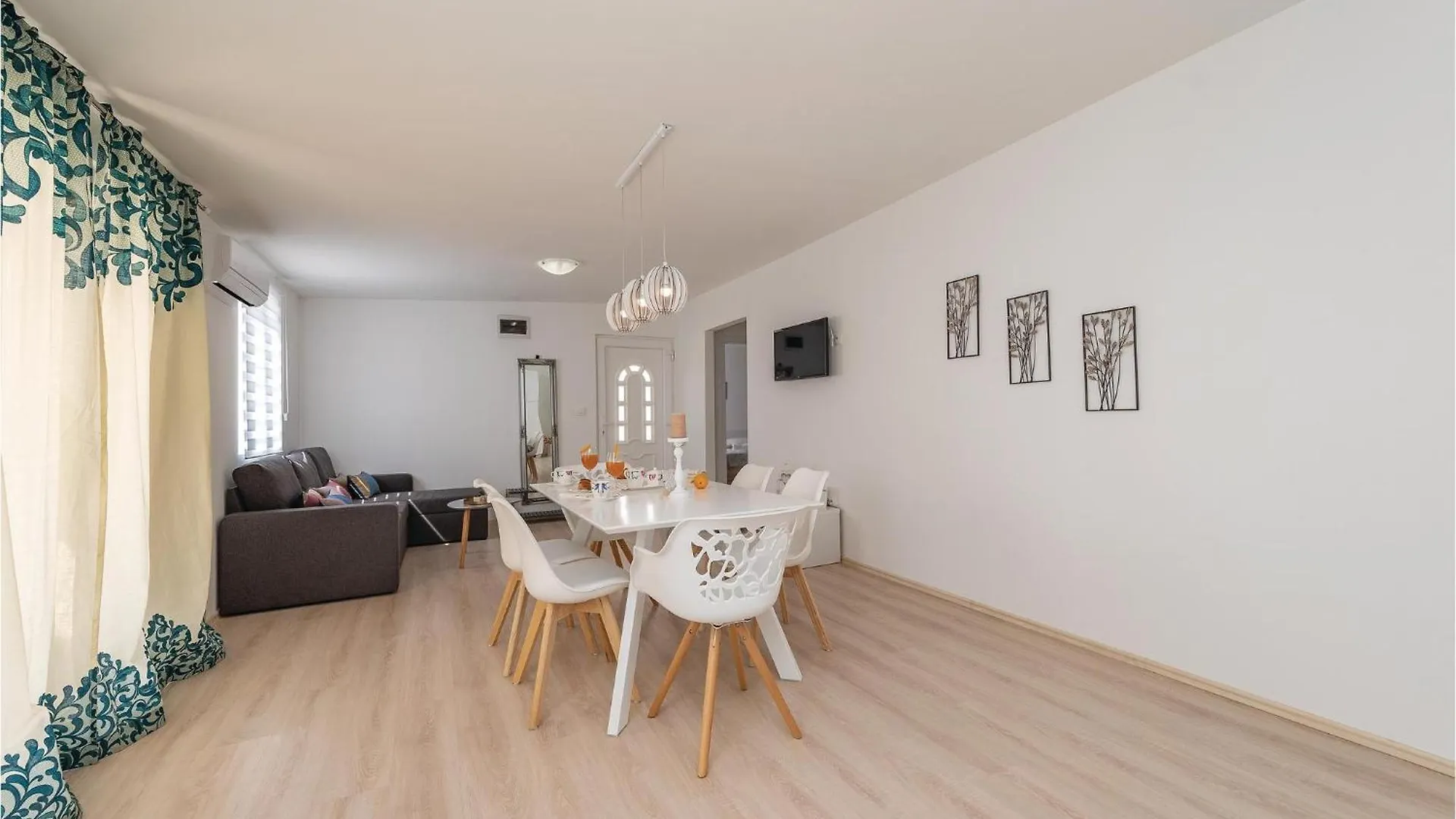 Gorgeous Home In Pakostane With Kitchen 0*,