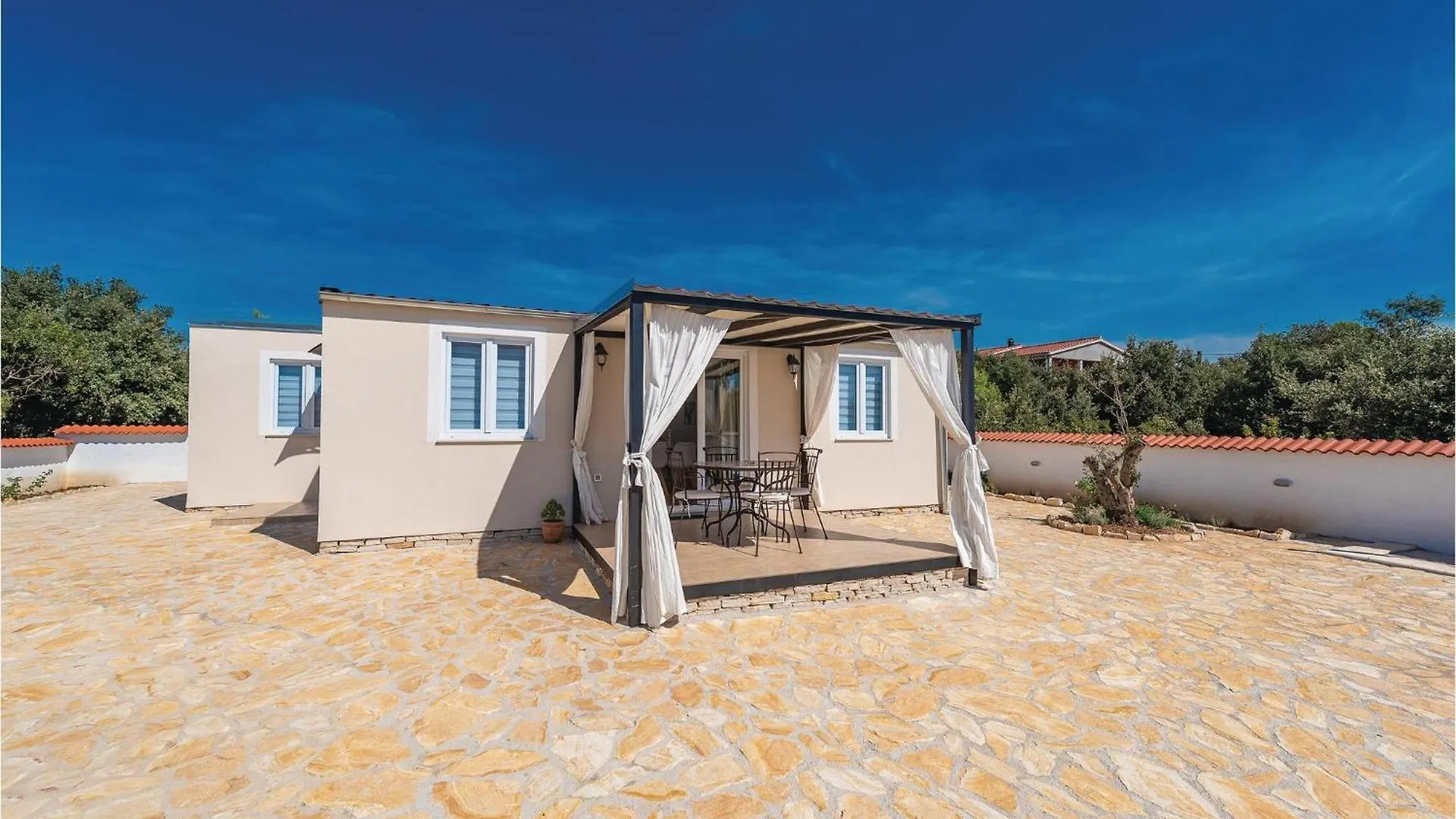 Gorgeous Home In Pakostane With Kitchen